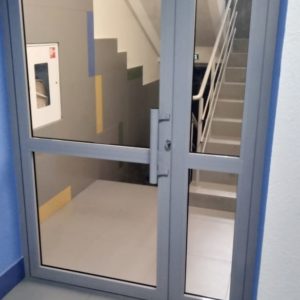 Противопожарная алюминиевая дверь EIWS-30